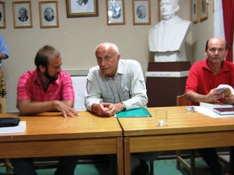 Cu Marin Mincu şi Alexandru Muşina, Festivalul de Literatură poezie.ro, ediţia a III-a, Agigea 2006. Lansarea cărţii "Avangarda literară românească" , de Marin Mincu, în seara în care autorul împlinea 62 de ani.
