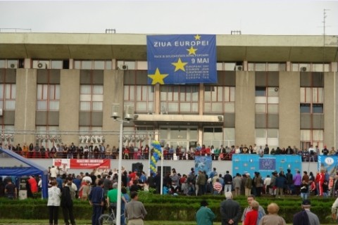 9 mai Ziua Europei, Esplanada din faţa Sălii Sporturilor Bucureşti, Mişcarea Europeană, secţiunea română organizator consilier Marius Marian şolea.