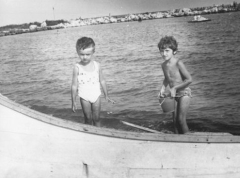 Eforie-Sud, 1979, în alb, surprins de paparazzi.