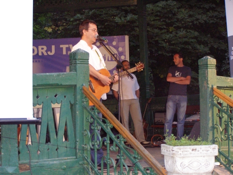 Târgu Jiu, 24 iunie 2010, lansare album Autistul, Nu-l mai goniţi pe Brâncuşi şi volum versuri Generaţia suspendată.