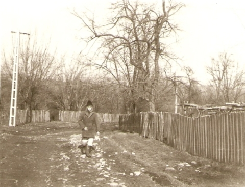 Pe uliţa satului Corşor, noiembrie 1992.