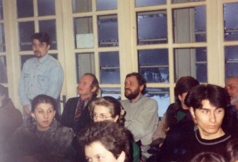 Lansarea primei cărţi, Clubul Junimea, 1995. în plan îndepărtat, Mihai Ursachi şi Lucian Vasiliu.